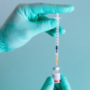 Dotazníkový průzkum: Postoje zdravotnických pracovníků ke třetím (posilovacím) dávkám očkování proti COVID-19