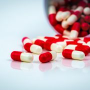 Ministerstvo zdravotnictví spolu se zástupci lékárníků, distributorů a držitelů rozhodnutí o registraci informovalo o dodávkách antibiotik a potvrdilo další plánované dodávky léčiv