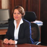 IKEM dočasně povede Helena Rögnerová, vrchní ředitelka sekce pro ekonomiku a zdravotní pojištění Ministerstva zdravotnictví